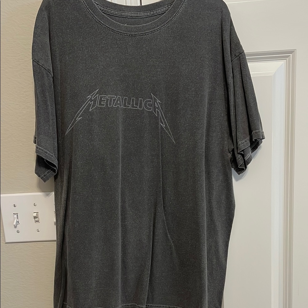 metallica band t-shirt
